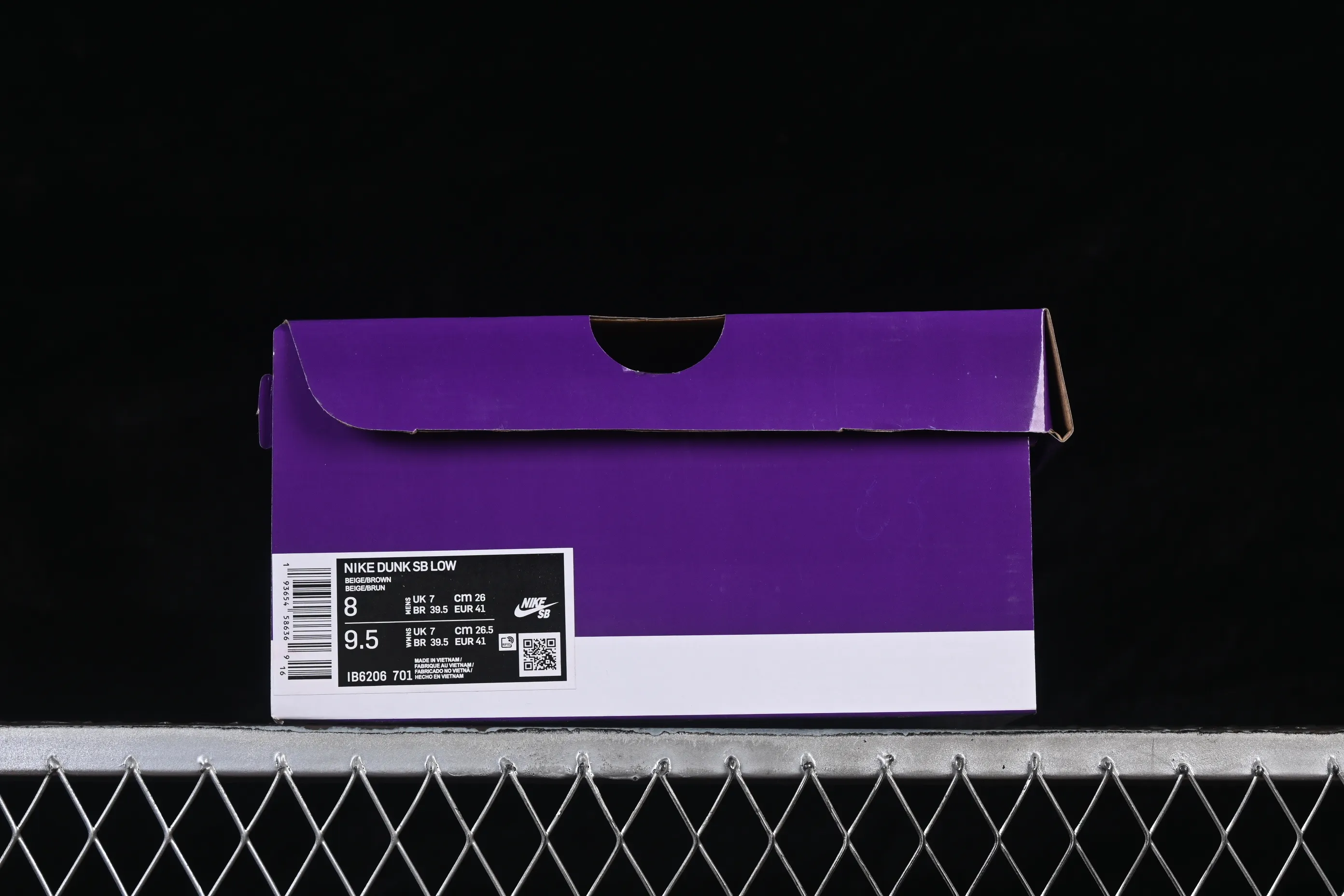 All categories Nk SB Dunk series Nk SB Dunk Low low-top sneakers Nike SB Dunk Low low-top casual sneakers IB6206-701